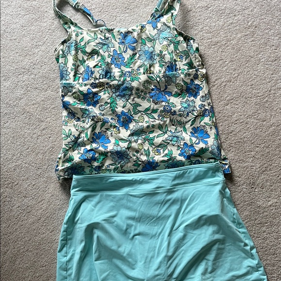 Lands' End Other - Lands' End Floral Top and Aqua Bottom Set
